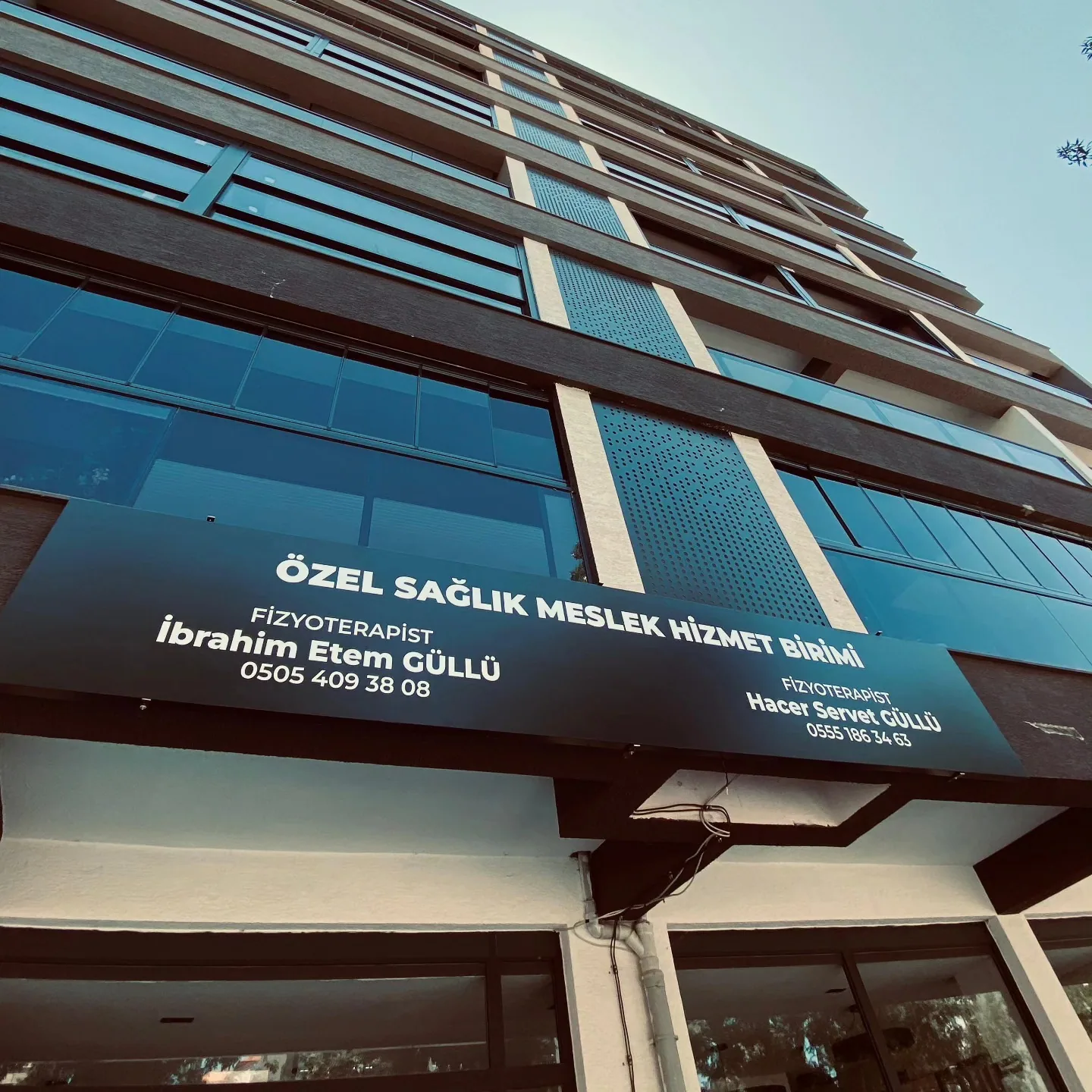 Fizyoterapist İbrahim Ethem Güllü Cephe Tabelası, Uşak